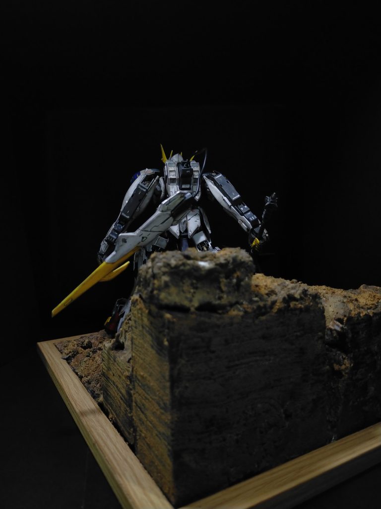 ですがMG等に比べるとやはり寂しい感なので、部分塗装やプラ棒などを貼り付けて少しﾃﾞｨﾃｨｰﾙｱｯﾌﾟ。ガンﾀﾞﾑフレームのパイプの部分には今回、４ARTISTMARKERで部分塗装。