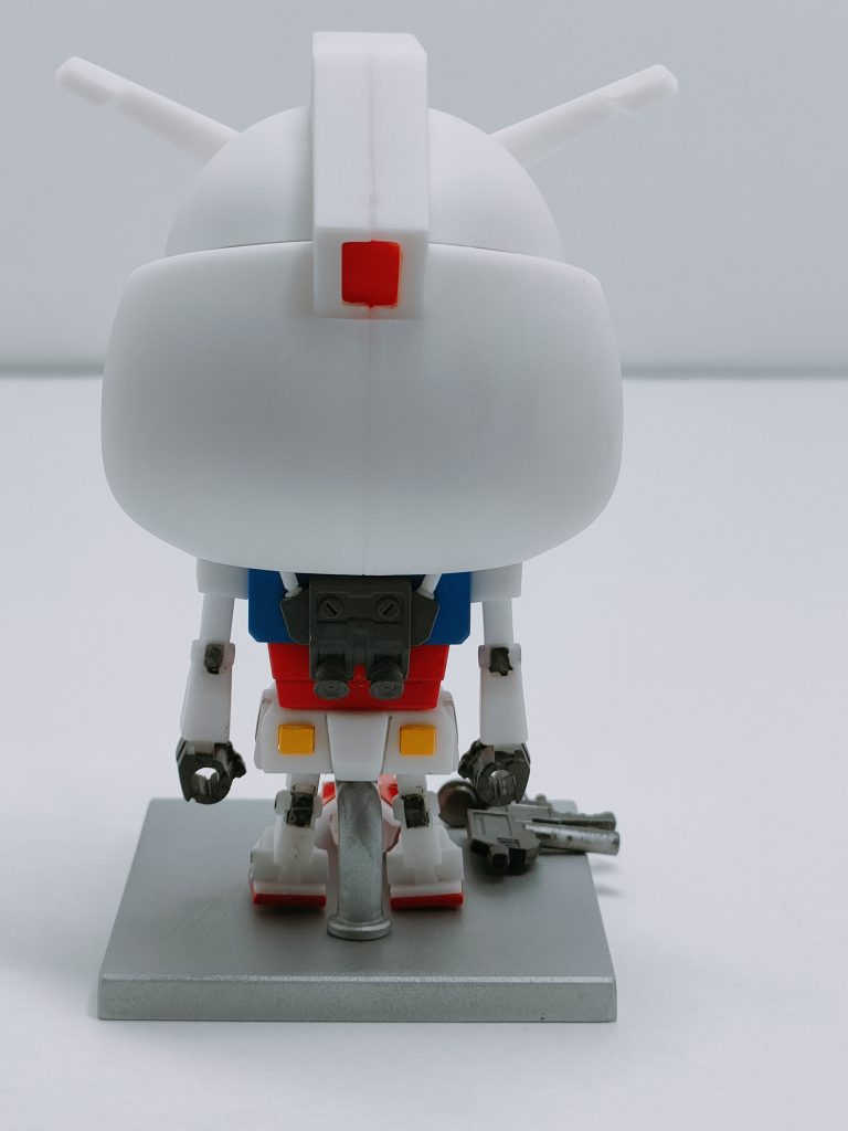 バックショット!!合わせ目消し頑張ろうwwアンテナのシャープ化も考えましたが、CMのガンプラ君の、アンテナも丸かったので、このままにしました!!