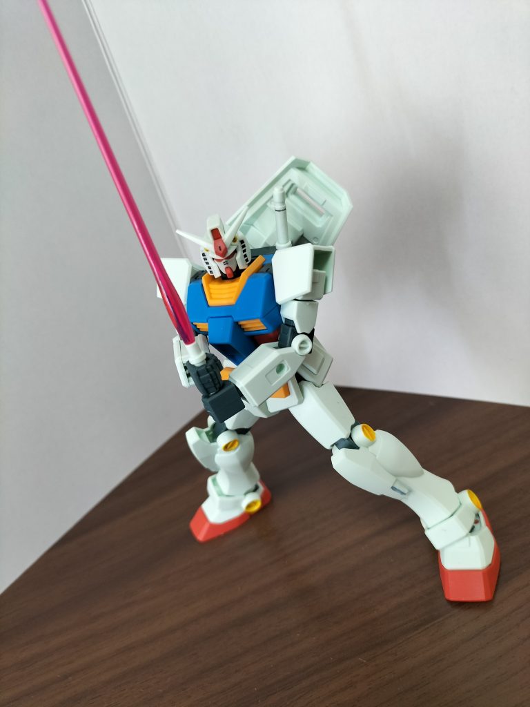 ビームサーベル両手持ちも出来ちゃいます(； ･`д･´)可動域もすごいと思います(； ･`д･´)色んなポージングできちゃいます(； ･`д･´)