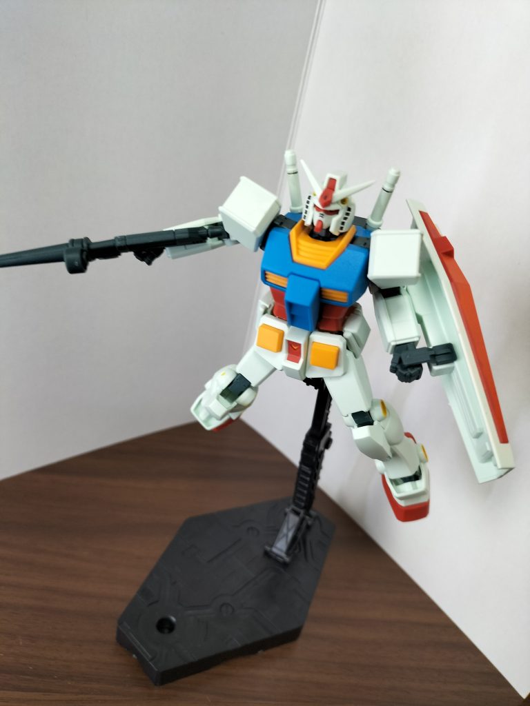 色褪せない原点にして至高のデザイン…シンプルでありながら、扱いやすくて高火力と機動性、アムロのニュータイプ能力も相まって一年戦争最強と言って差し支えないです（*'∀'人）