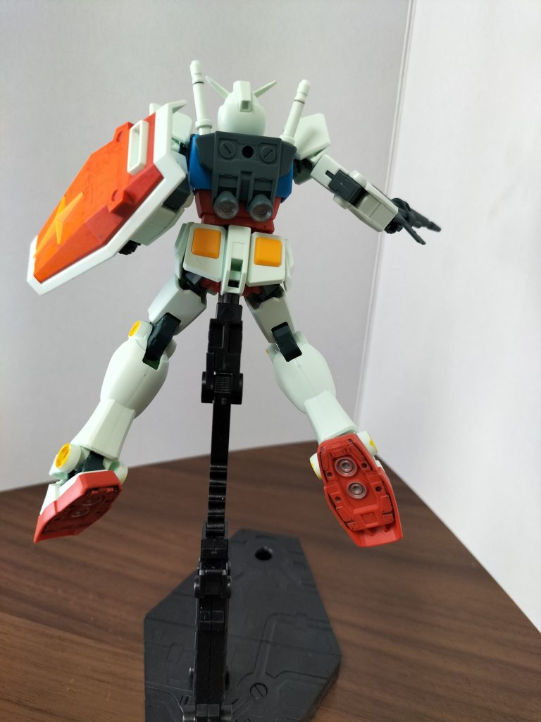 後ろはスラスター塗ったくらいですが360度どこから見てもかっこいい(*´ч`*)翔べガンダム!!(｀・ω・´)ｷﾘｯ