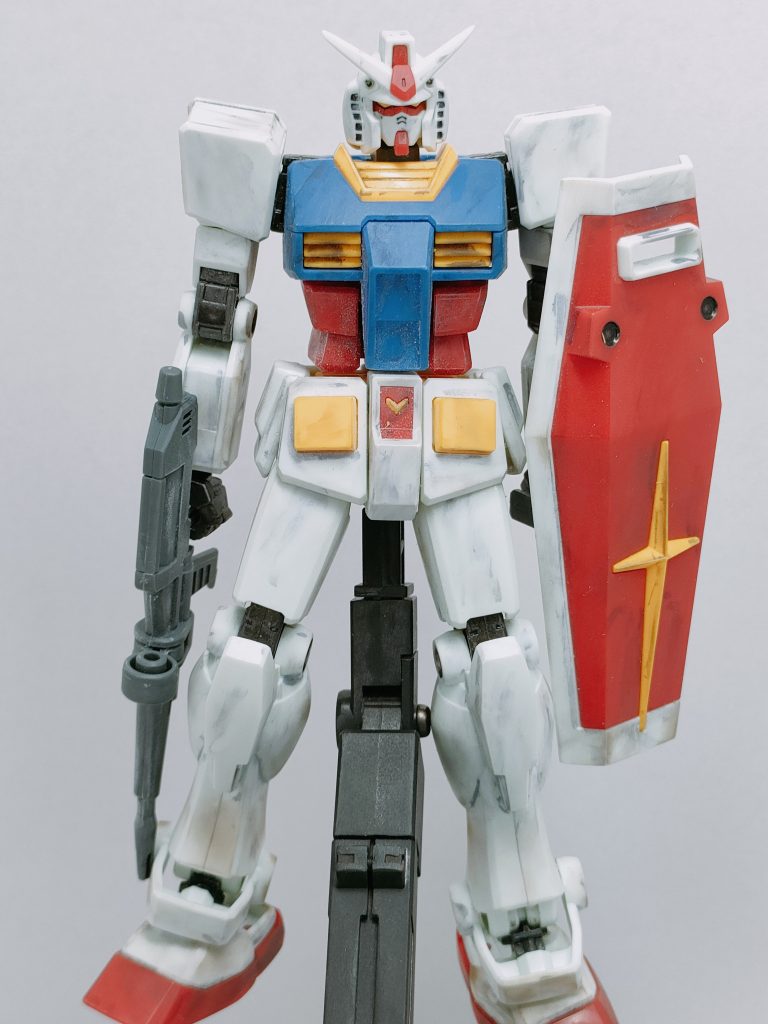 モデルになったEGのガンダム。初トップコート、初ウェザリングの練習台になってくれてありがとう🤓✨もう関節カクカクで立位保持できず、それで倒れ込んでいる体制で、飾ろうと今回のジオラマを考えました。