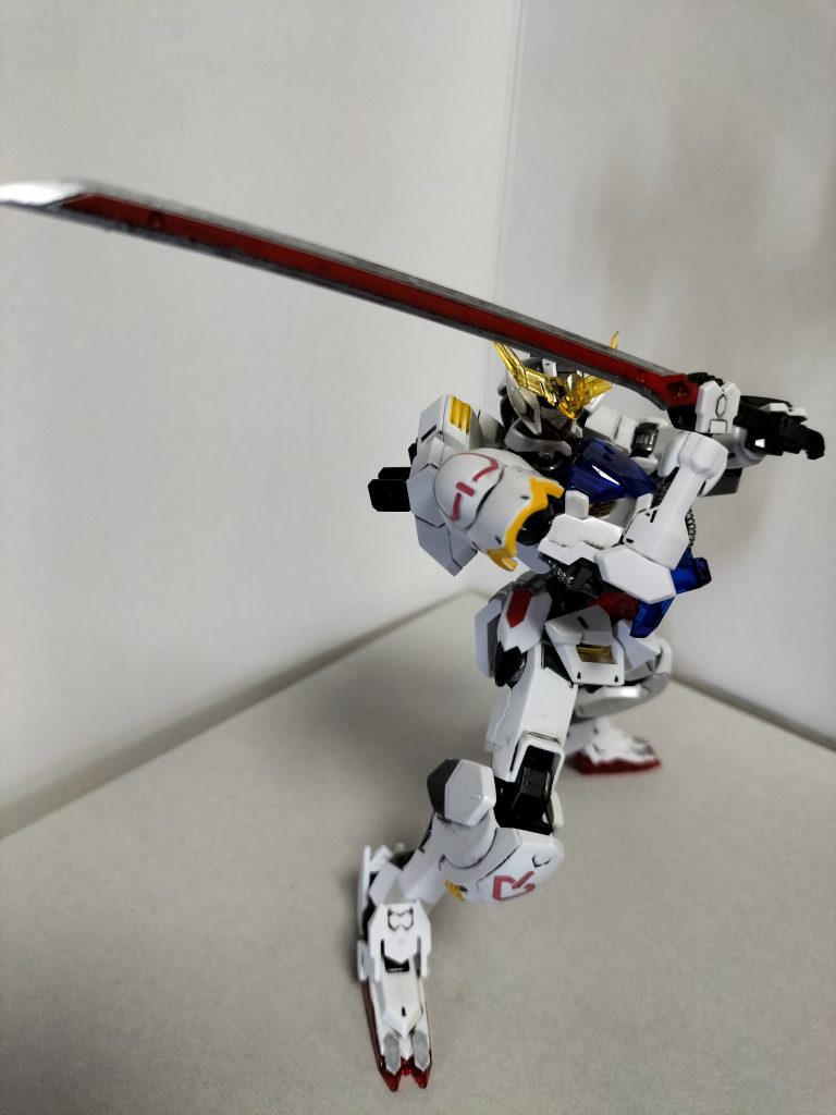 刀は赤くしました(； ･`д･´)原作よく見てないんで解釈違いかもですが…赤くしたかったのです(； ･`д･´)