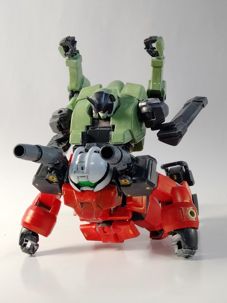 ですが正直言って、ザウォートをおんぶしてるので重い(；・∀・)モビルワーカーの盾がないと立位を保つのは難しいです（笑）