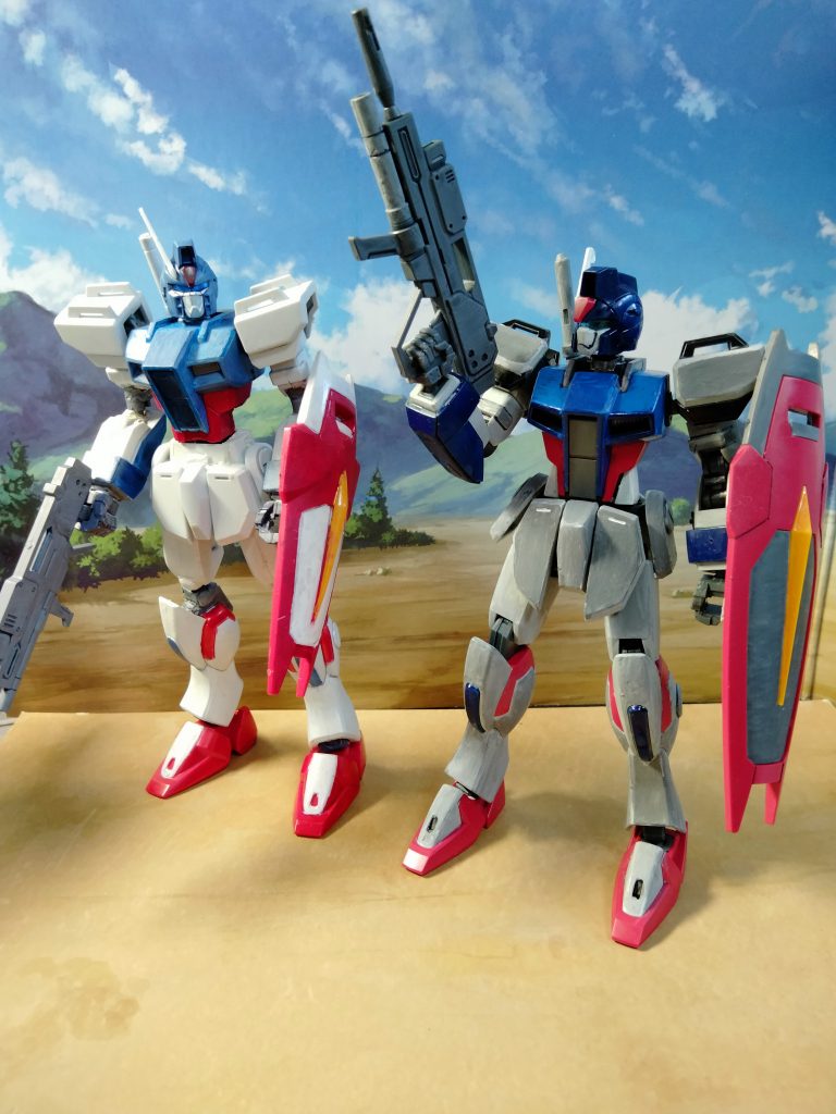 左は中学生時代に作った、コレクションシリーズのダガーです。コレクションシリーズはほぼ可動がないので当時なりに、自分で関節動かせるようにしたかった結果・・・ご覧の出来です(;・∀・)久しぶりに棚から出したけど作り直したい・・・汗💦