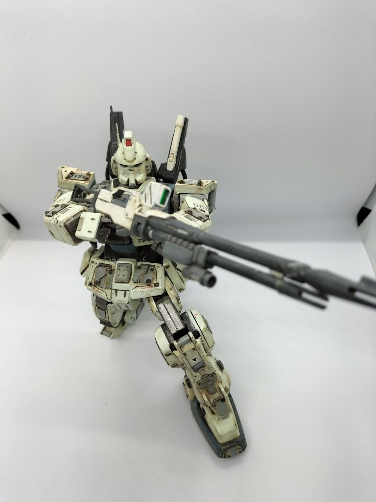 一撃だ、一撃で仕留めてみせる!!イージーエイトのライフルはロングバレル化してみました。が可動域が足りずスナイパー持ち出来ないやつ