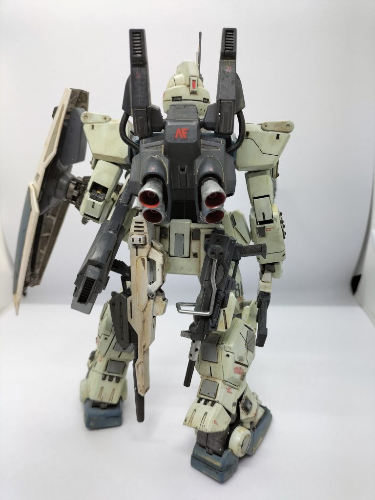 元のバックパックとシールドが神隠しにあってしまったので、マーク2のジャンク品を付けれるように接続部分を削ったり小改造しました。