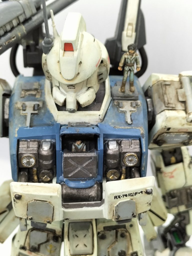 1/100フィギュアも一応塗ってます。最近のキットに比べるとさすがに解像度が低い気がします