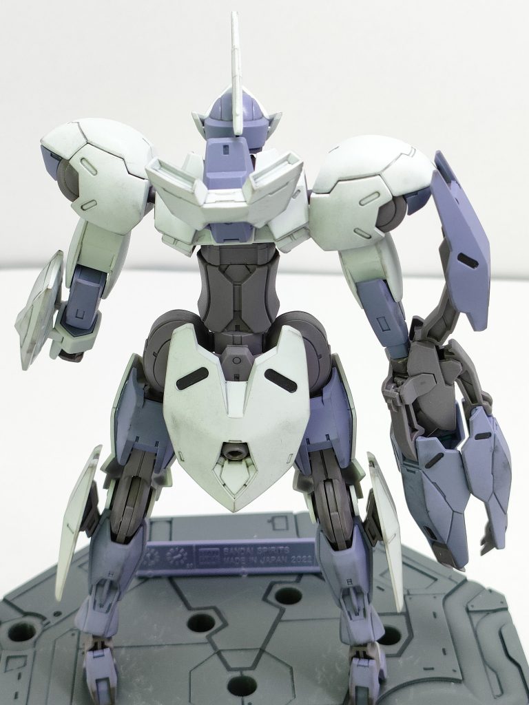 バックショット。見ての通り足の接地面が小さいので立位のバランス取りにくいです。