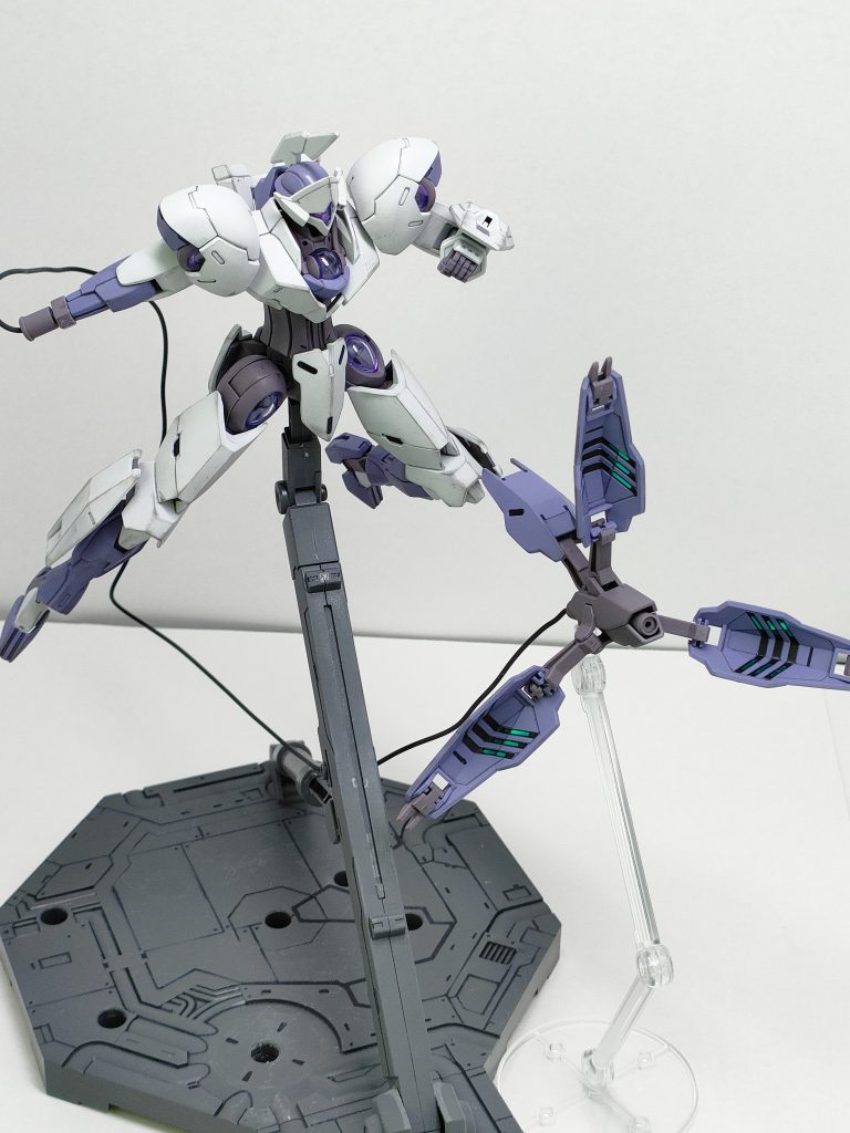 専用のスタンドを使ってアクション。良き!!