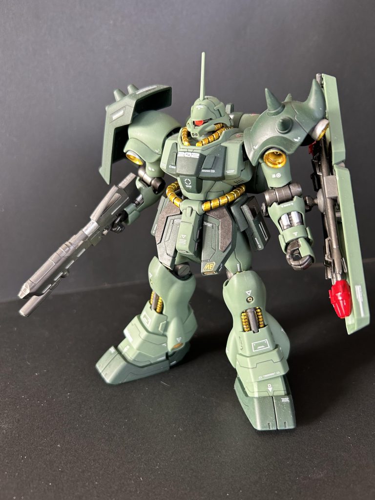 各所スジ掘り、プラ板でディティールアップし、部分塗装、デカール貼、つや消しコートで仕上げました。動力パイプ、バーニア部分の光沢感もいい感じに出来たと思います。