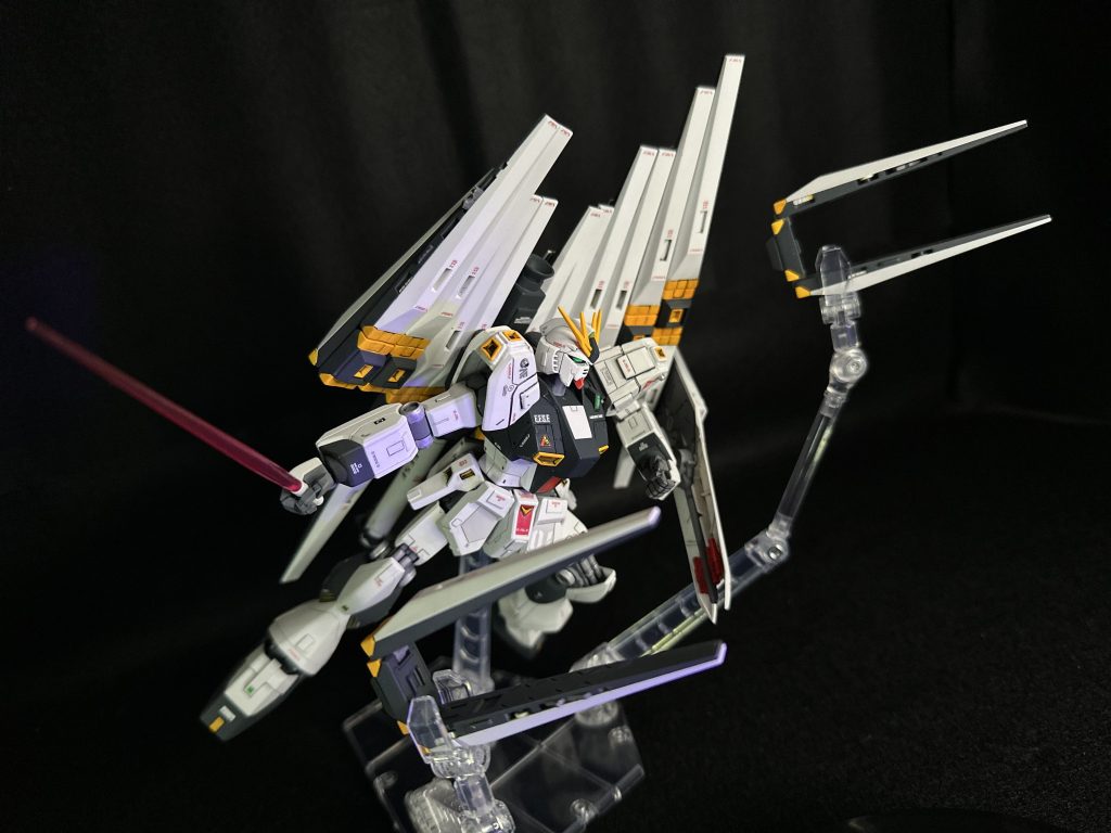 フィンファンネル展開しビームザーベル抜刀