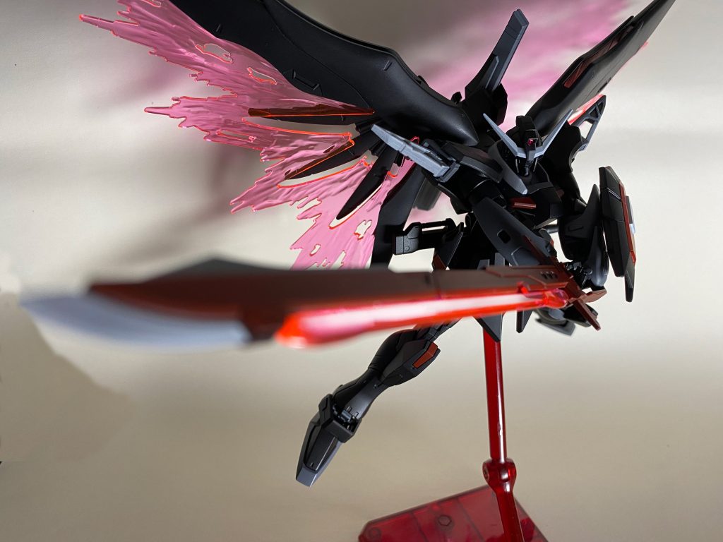 処刑人をイメージして作ったので大剣は血をイメージして塗りました。