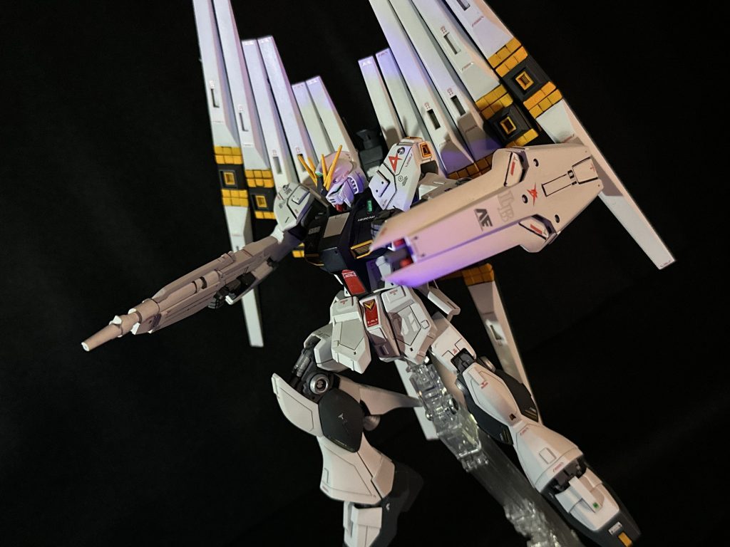 カメラアイ・センサー等を蛍光クリアグリーンで塗装してあるのでブラックライトをあてると光ります