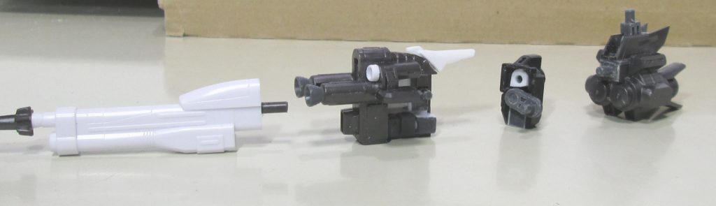 Gバードの小型化加工は結構大変だった。後方で分離して保持しやすくするギミックは入れておいて良かった。