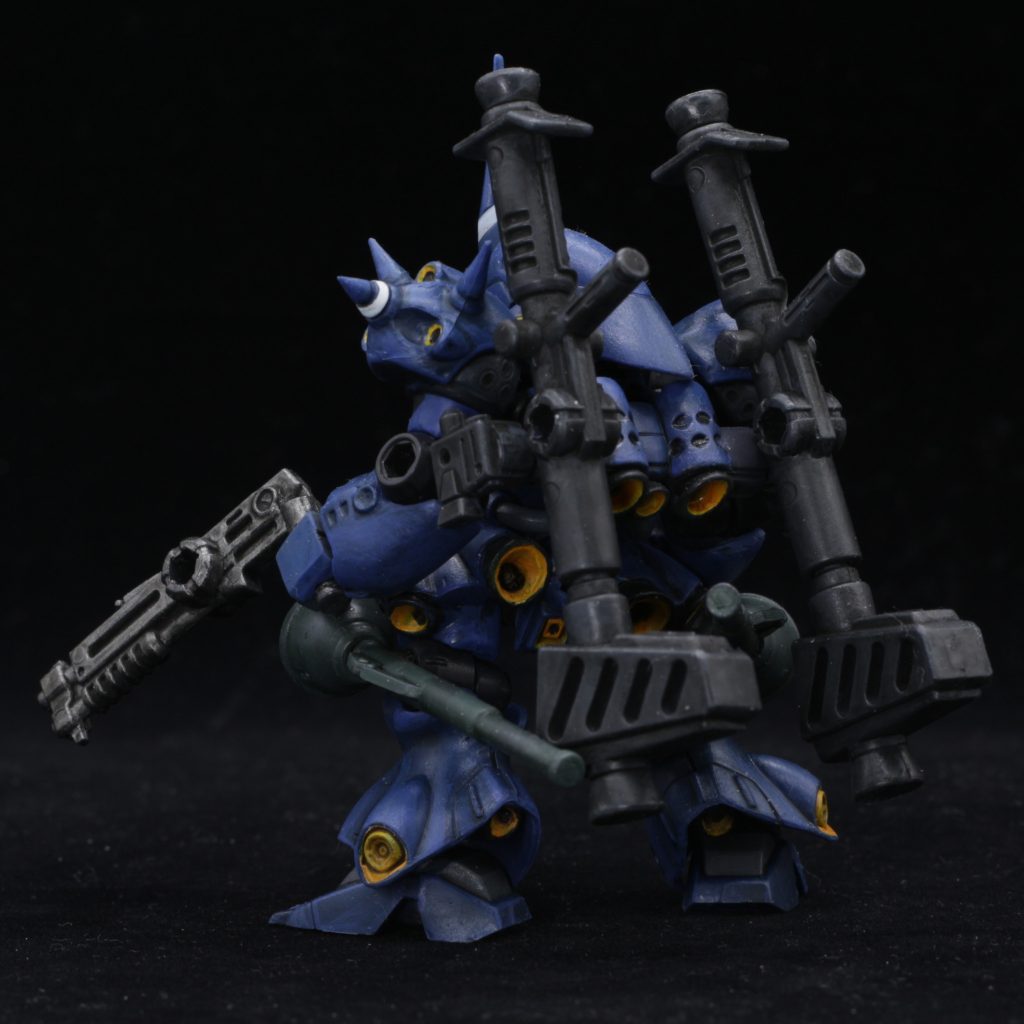 背面はバーニアいっぱい…。