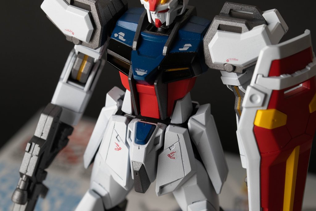 胸部の塗り分けとスカートのスジボリ