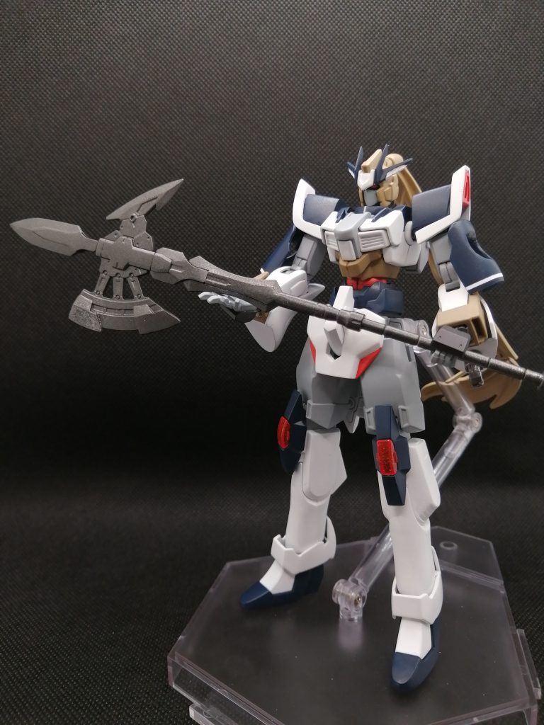 武器はダークソウルから。あの斧槍をイメージしています。