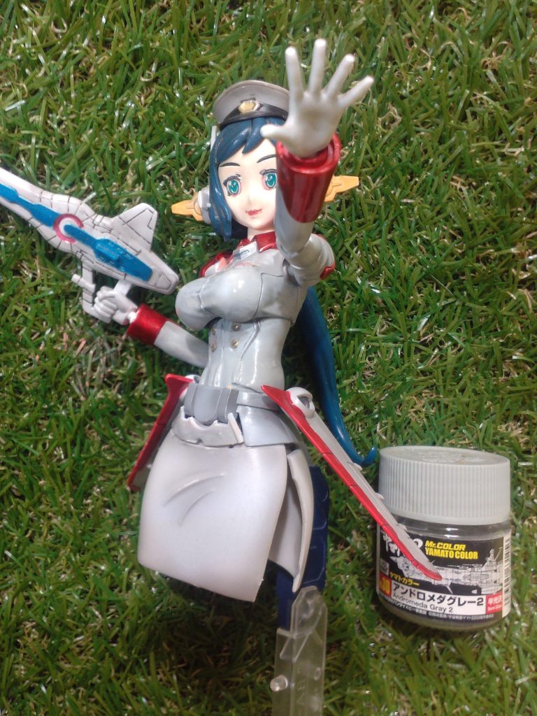 今回は陰影を調整するためにクレオスのアンドロメダグレー2で吹き重ねてエロさを封殺しています(汗)