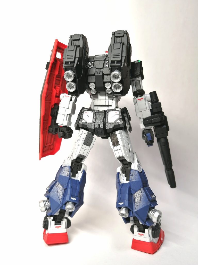 グレーの色分け部分が多いので、部分塗装もたいへんでした。