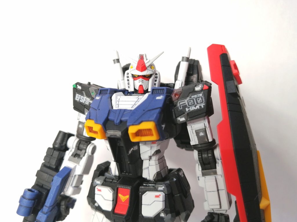 デカールは、1/100横浜ガンダムを参考にして貼りました。