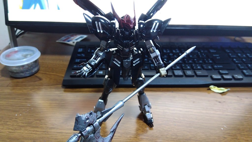 しかし、鉄血系の武器は妙に血糊を付けたくなるのはなんでや。