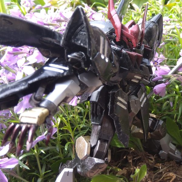 命！感じるほどに胸がひりひりと痛む｡近づいても近づいても触れ合う心,凍てつくように…花は凛々しく育ち､やがて扉を叩くの.遠ざけても遠ざけても惹き合うさだめに命を燻らせ私たちの光 放てぇぇぇぇぇぇぇぇぇぇぇ！！ﾃﾞﾝﾃﾞﾚﾚﾚﾃﾞｰﾃﾞ