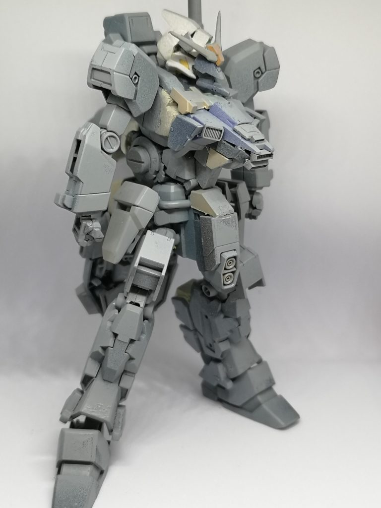 初期状態です。ジャンクパーツの総動員なので使用キットはジェスタから鉄血系、果ては戦術機も使用してます。