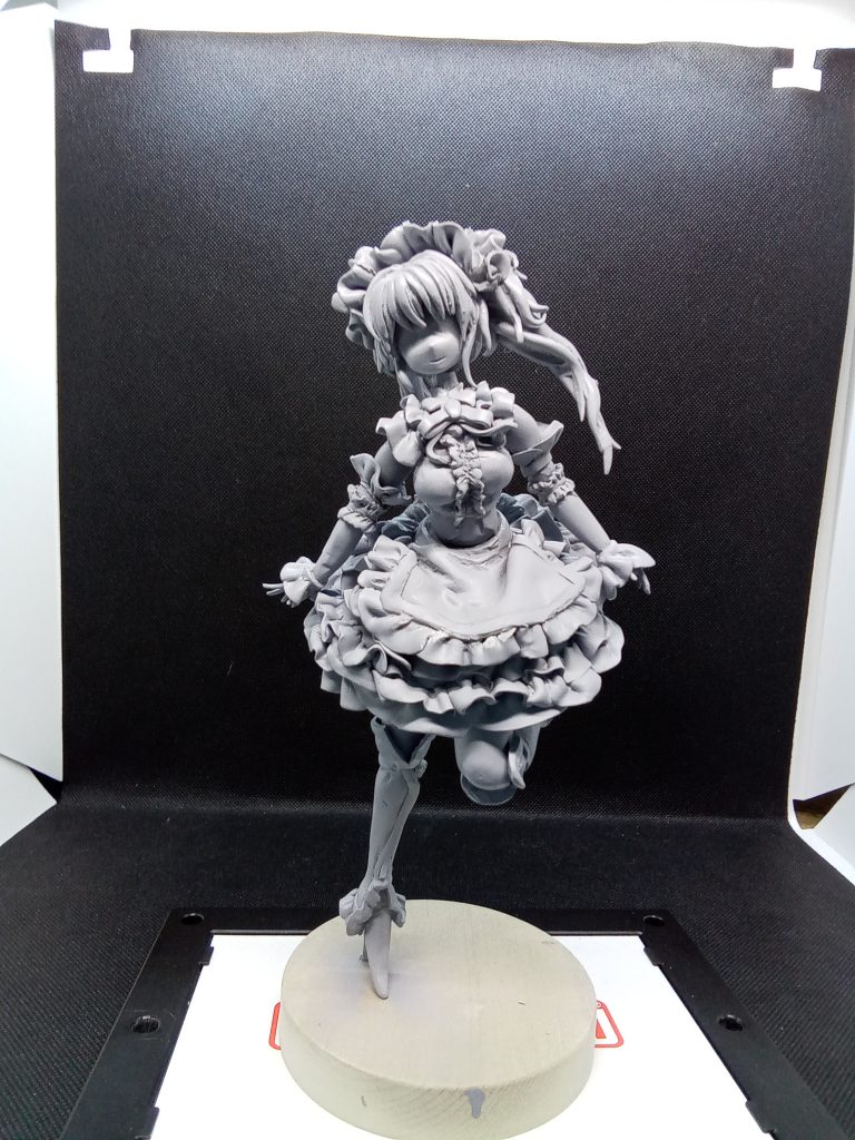 完成直前スカートに装飾が足りなかった事に気がつき ここから調整