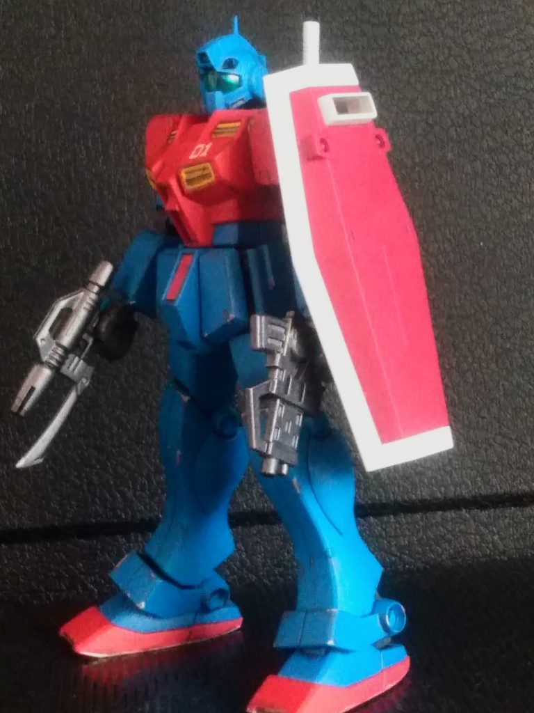 いくつもの激戦にて戦果を挙げ、専用機を受領。階級も上がりました。仲間内からもアダ名を付けられ、気を良くした彼はパーソナルカラーまで塗ってしまいます。