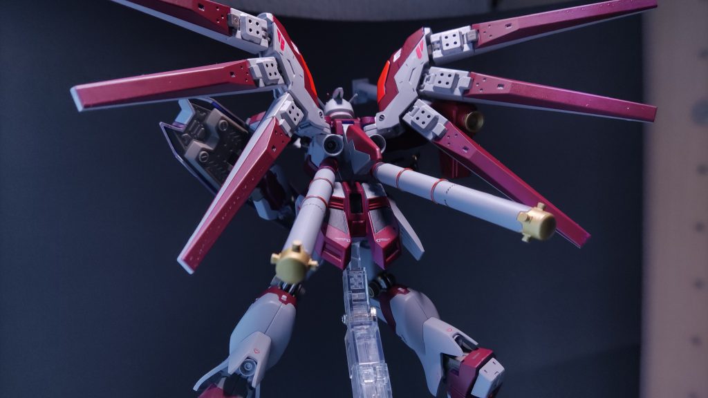 後ろから。ウェザリングも悩んだけど、完成させたい欲が勝り、つや消ししておしまい。今回はレフ板ぽくライティングトレースボードを使って黒背景に。雰囲気は出ますが、実物との色差がかなり出るなぁ。