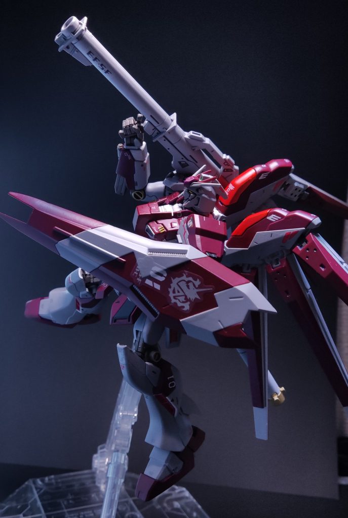 ガンダムマーカー強すぎて、下地が溶ける溶ける。良くないけど便利だから少しなら、少しならとかやるとまあ、失敗しますね!マーカーレッドは、つや消し吹くとオレンジにかなり寄りますね。それはそれで。