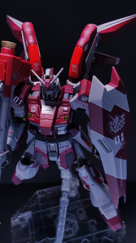 今回自分の中ではデカールをかなり貼ったのですが、水性塗料は時々セッターに負けるみたいで一部塗装が剥げました。シールでごまかしてます。