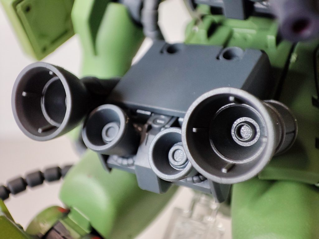 腰の追加ブースター。左右のはゲルググウェルテクスの余剰パーツについてきたやつです。