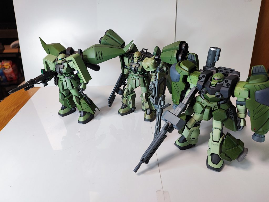 Höllenfeuerも合わせて。場所取りザクⅡF2三連星です。デケェ