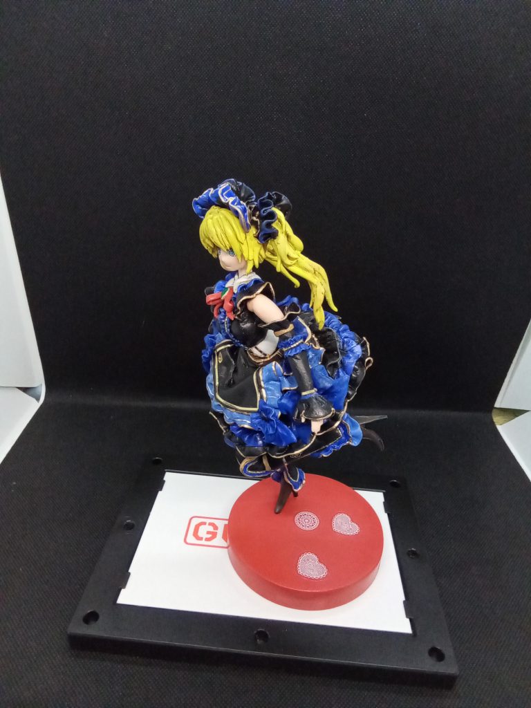 髪の毛とヘッドドレスは磁石で接続 多少稼働します