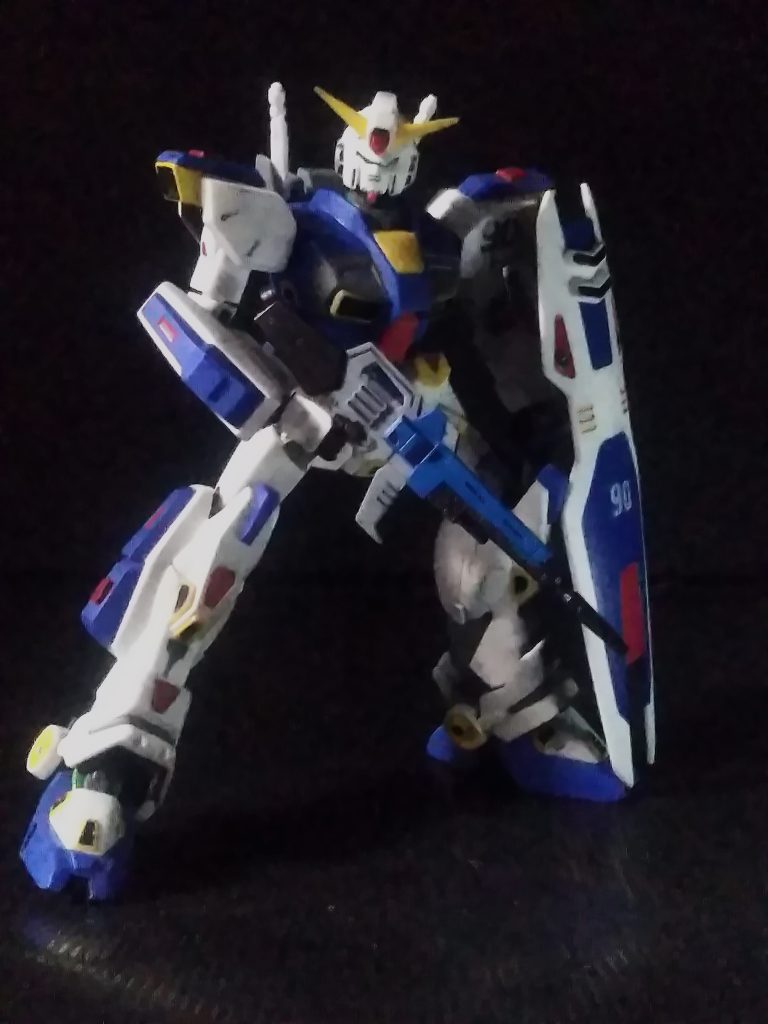 初期の色プラですが、BANDAIの『頑張った』感がにじみ出す素晴らしいキットです。ただ顔の造りが『大河原先生の設定画』に忠実なのか、凄い馬面に見えて仕方ありませんでした。なのでホッぺやベロ等削って調整してみました。(う～ん…余り変わっとらん…技術力のなさよ…😭)