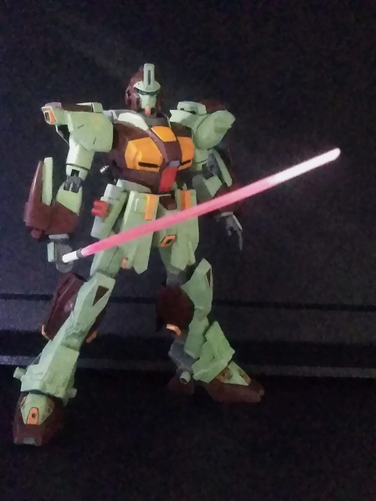 いざ、設定など見比べて見ると思った以上に違う姿。(まぁ、よくある話ですが)やれやれ😫と思いつつ、切った張った付け足したでそれっぽくしてみました。