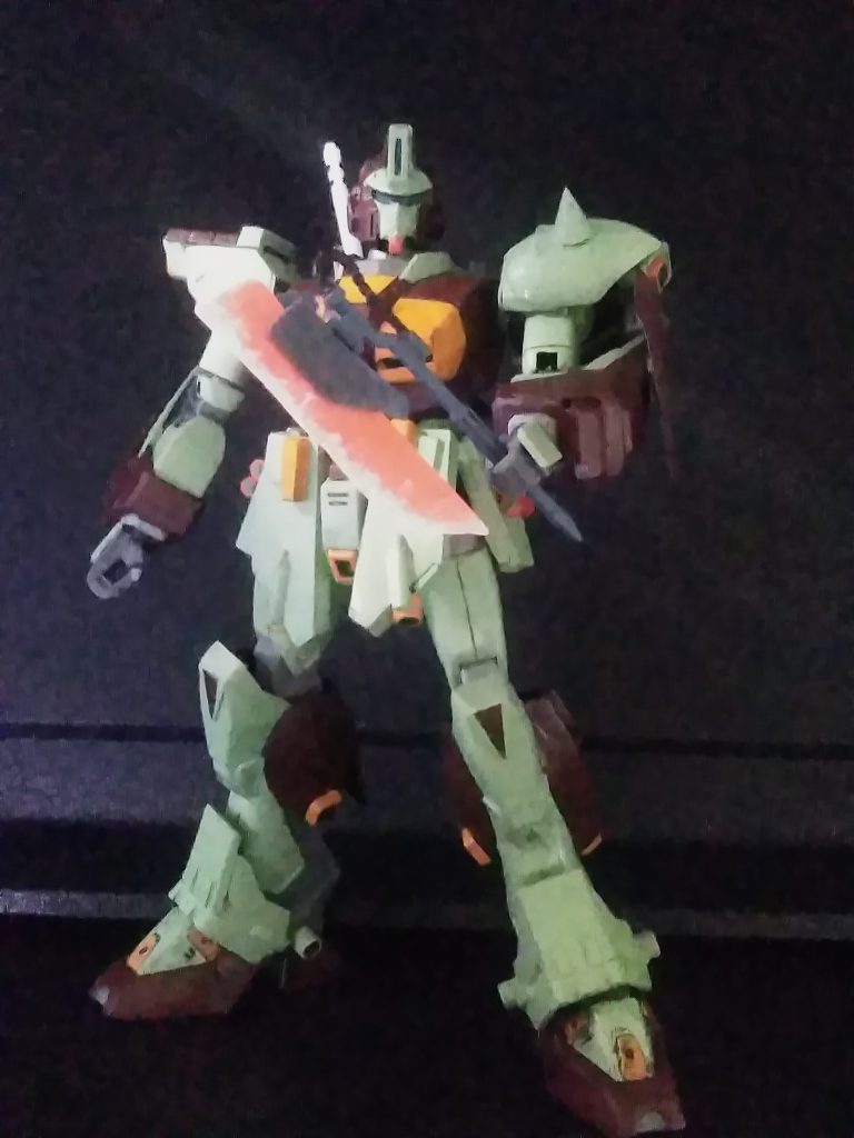 カラーリングもMGを観ると、赤白とおめでたい色。『なんかコレじゃない！』感からジオン的な配色にしてみました。