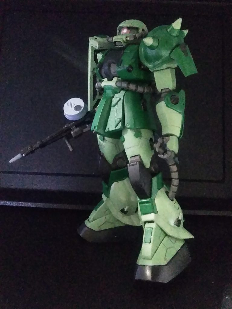 仲間も欲しいと思い、一緒に発掘したMG ver,1ザクをリファインタイプに強化転生させました。(元キットの主張が強くてRF感が出ていません。)