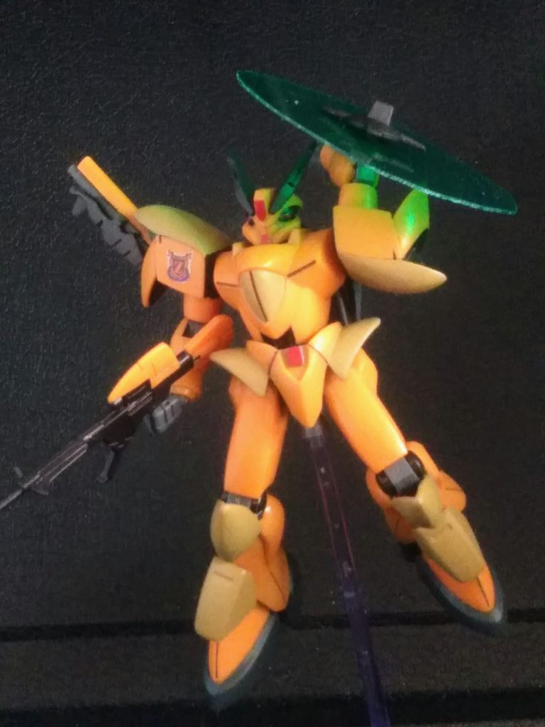 リグ シャッコーにはビームシールドが付いてないので、カラー下敷きでソレっぽく。キットには台座と背景写真が付属しています。