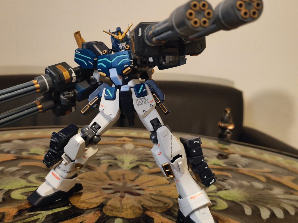 TV版のヘビーアームズの射撃体勢です。サーカスを楽しむOZ兵士たちが次々逃げるによる、混乱になりました。