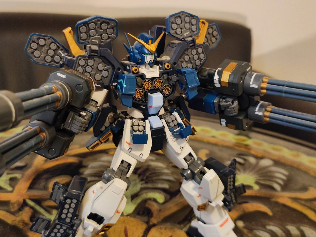 箱絵を再現してみました 。ヘビーアームズと言えば、やはり印象的な