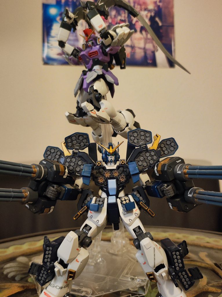 サンドロックとの共闘シーンです。いつかオペレーションメテオのガンダムたちを集結すると予定です。ガンダムWを初めて見て日本語を勉強する以来、今もまだまだです。これからもみんなによろしくお願いします。