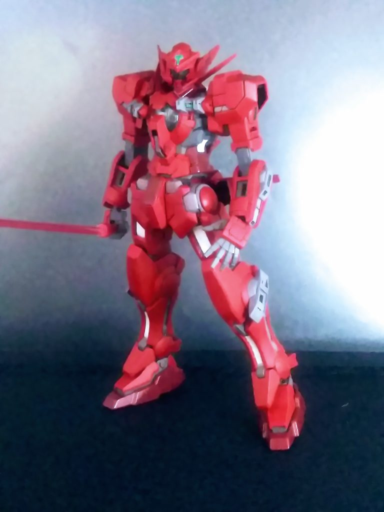 『アギャギャギャっ！』の人が操るガンダム アストレアです。この子は現在HGで販売していますが、当時の『電撃ホビー』の付録に改造ランナーが付いていたのです。そのランナーから生まれたのがこの子です。