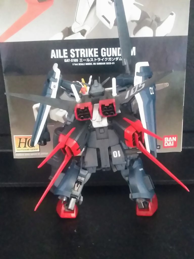 突貫するのだから装甲も盛り盛りに。なので、ポーズがつけられない。