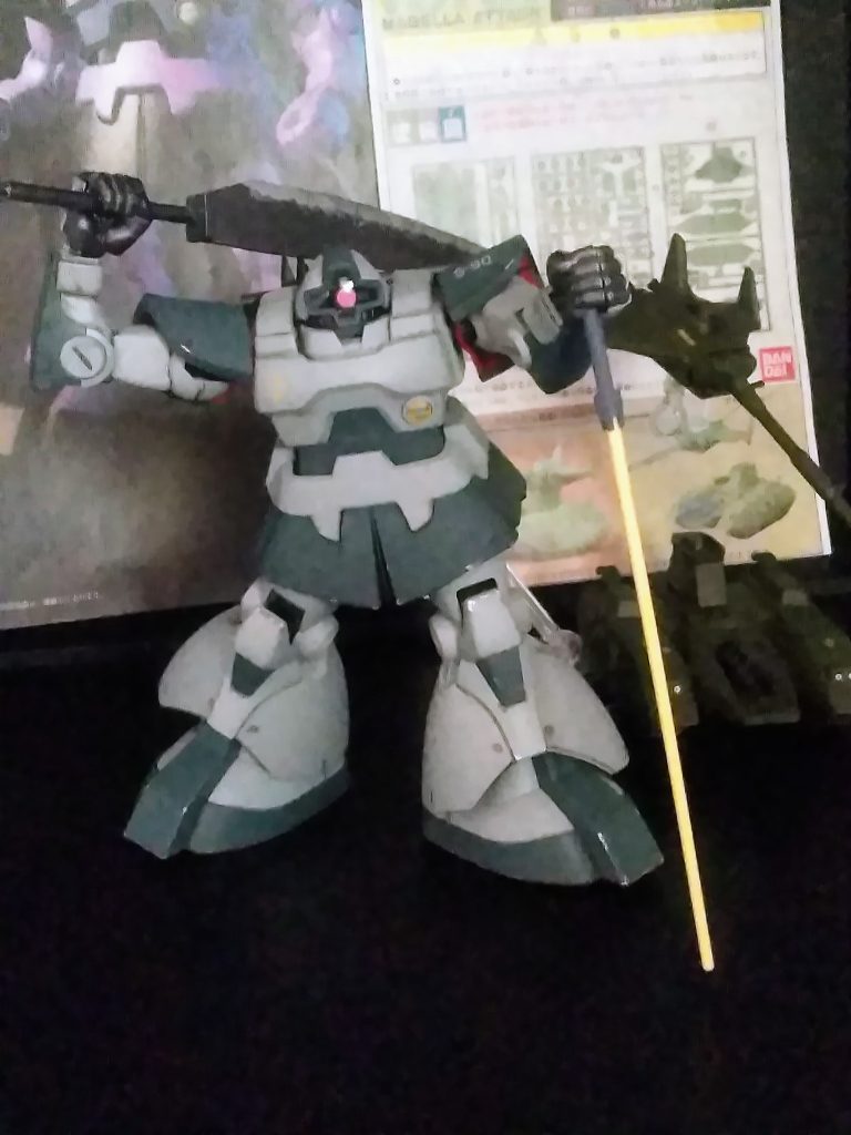 『ザッパー刀』抜刀。例えドムのパワーをもってしても、数回の打ち合いで腕(指のほうか?)が耐えられません。