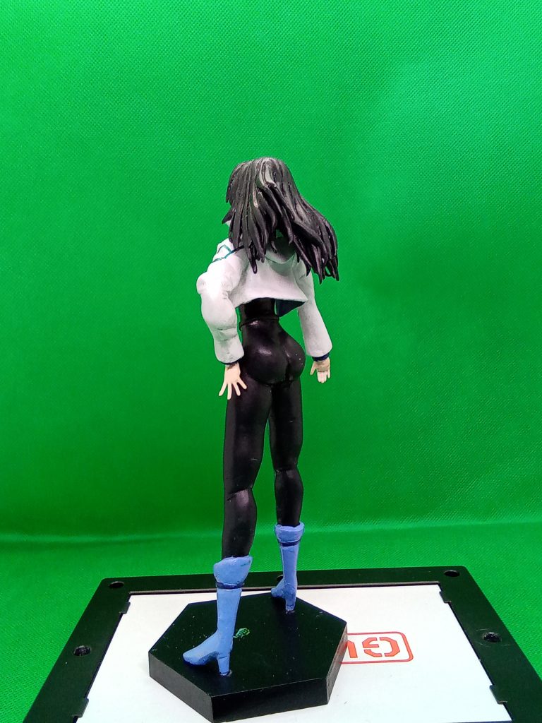 意識して脚は長くしていますが 上半身はキットのメイとほぼ同じさいずにしてあります