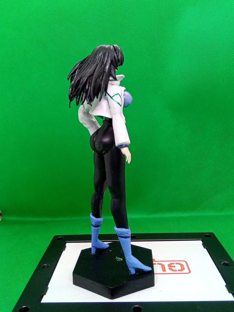 強度が心配だったのと こだわった部分が隠れてしまうため髪の毛は原作よりもかなり短くなっています