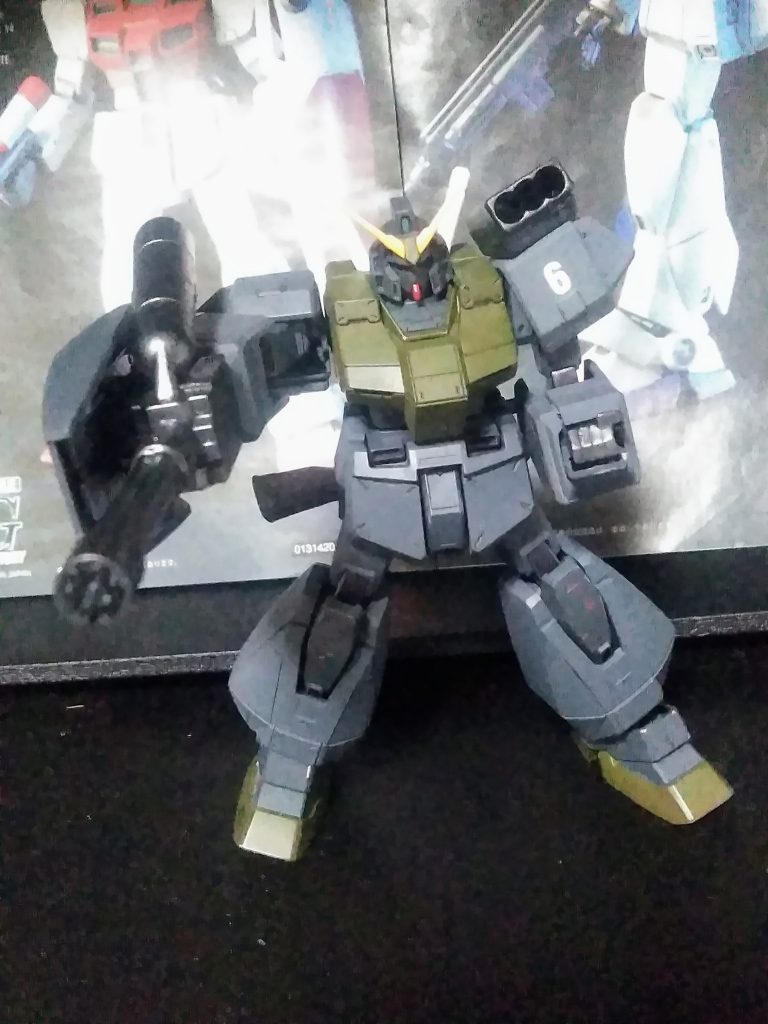 No 6 『ストロベリー小隊 セシリス・ライオット少尉』ガンダム NT-1 『オーガスタ研究所』より出向。NT素養あり。シールドガトリング装備